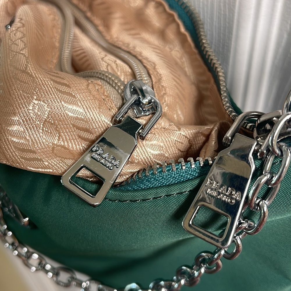 Prada Emerald Green Shoulder Bag, RE-Edition 2005.  Like new!! - Picture 11 of 13